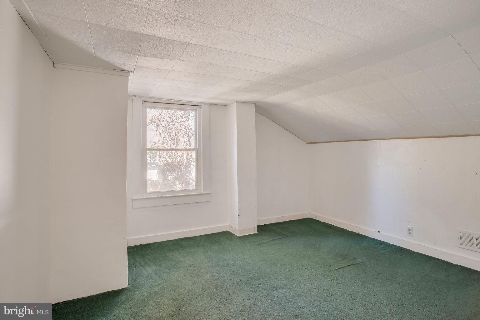 4709 Pilgrim Road Baltimore, MD 21214 - Photo 25 of 44 Upper level bedroom