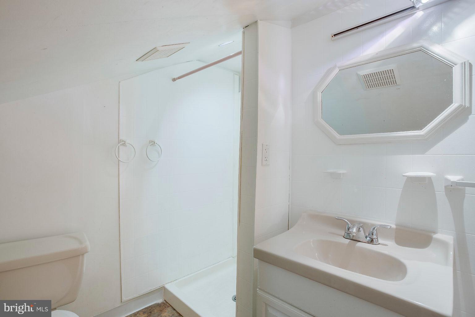 4709 Pilgrim Road Baltimore, MD 21214 - Photo 30 of 44 UL Full bath