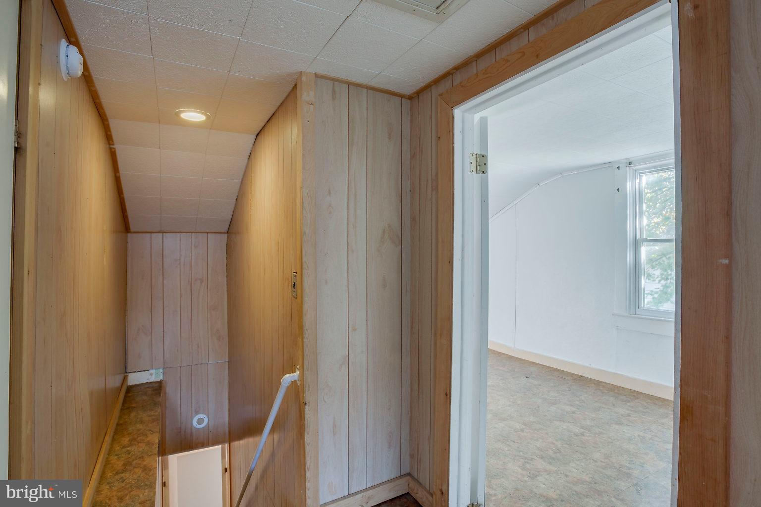 4709 Pilgrim Road Baltimore, MD 21214 - Photo 31 of 44 UL Hallway