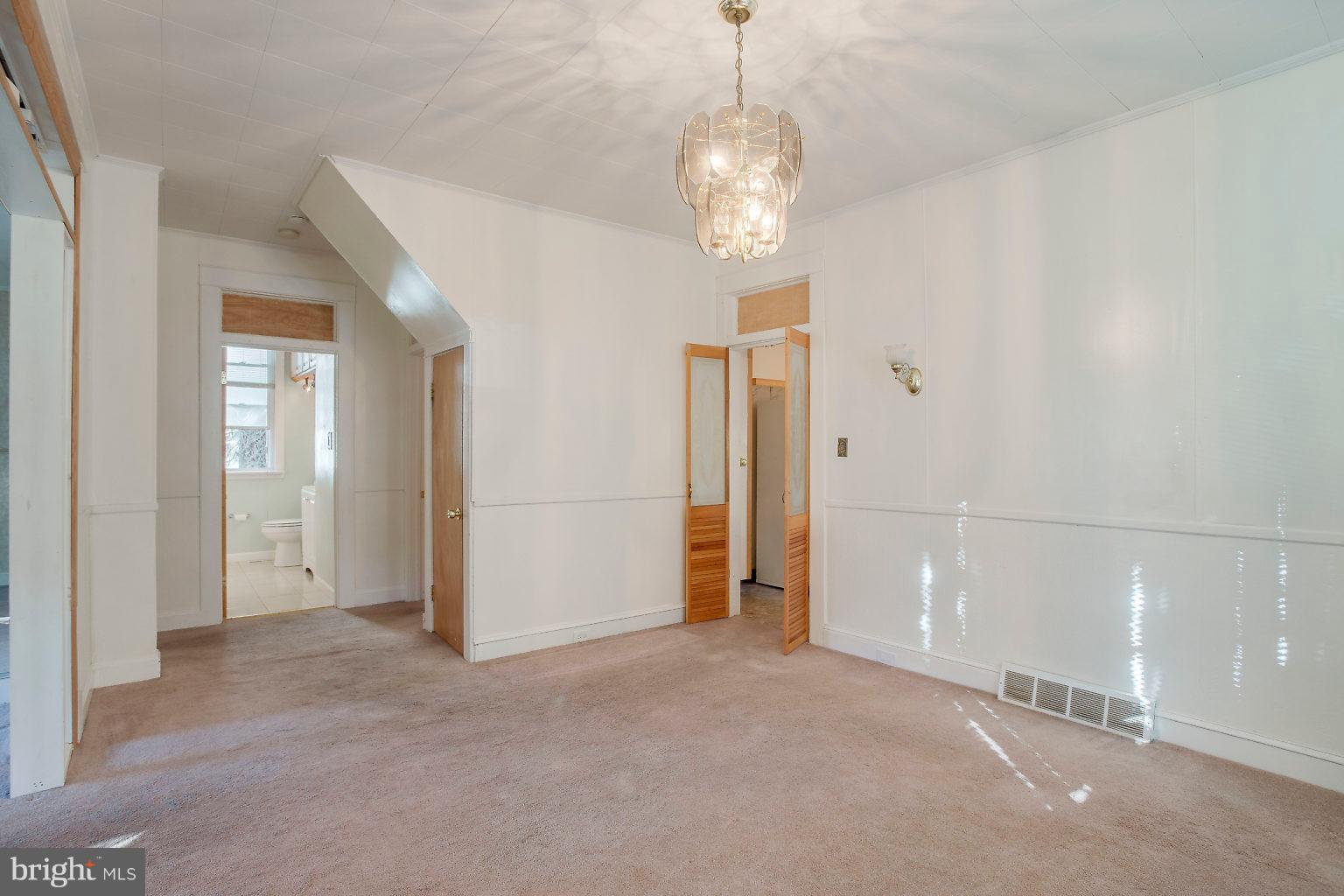 4709 Pilgrim Road Baltimore, MD 21214 - Photo 5 of 44 Light Filled Dining room