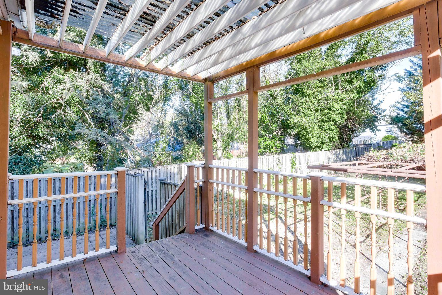 4709 Pilgrim Road Baltimore, MD 21214 - Photo 6 of 44 Covered back deck