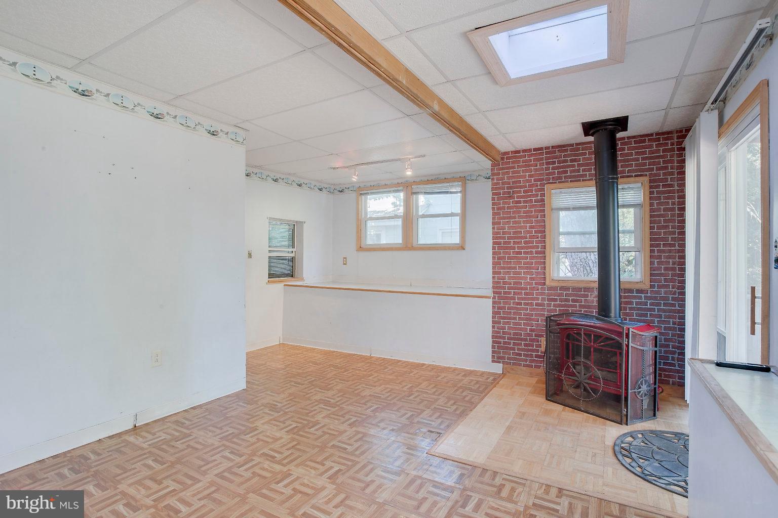 4709 Pilgrim Road Baltimore, MD 21214 - Photo 10 of 44 Family room