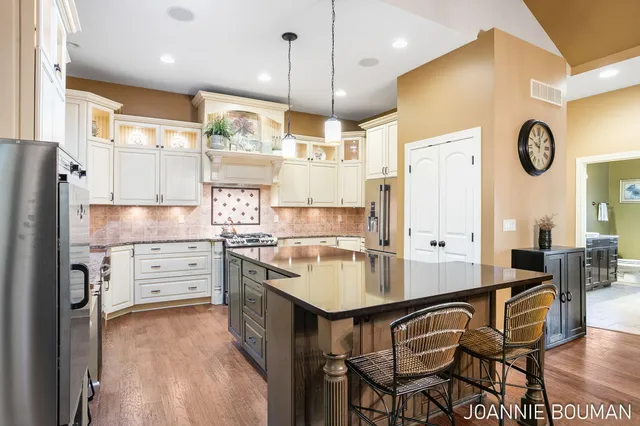 $929,900 | 15611 River Woods, West Olive, MI 49460