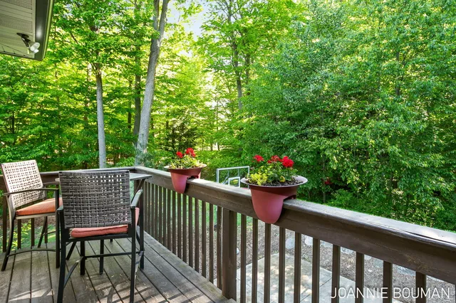 $929,900 | 15611 River Woods, West Olive, MI 49460