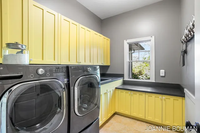 $929,900 | 15611 River Woods, West Olive, MI 49460