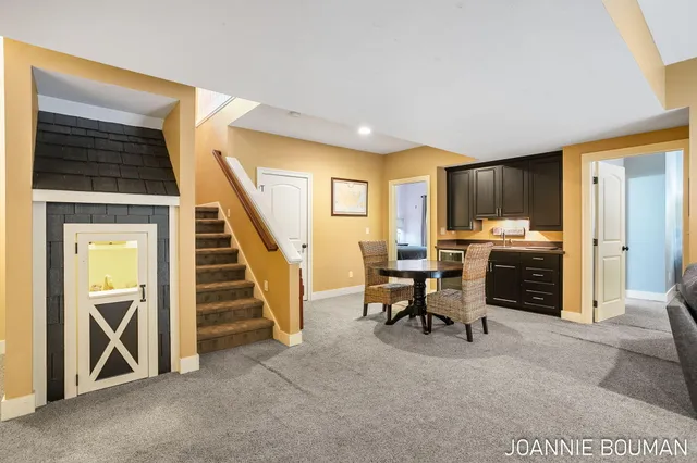 $929,900 | 15611 River Woods, West Olive, MI 49460