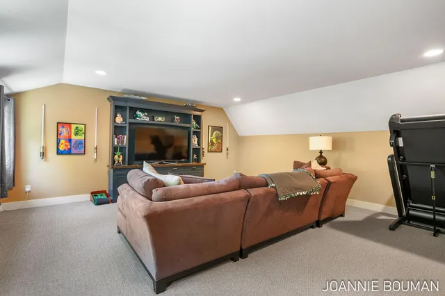 $929,900 | 15611 River Woods, West Olive, MI 49460