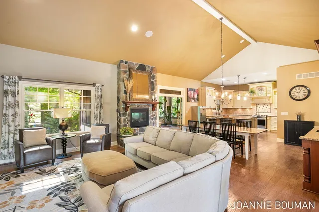 $929,900 | 15611 River Woods, West Olive, MI 49460