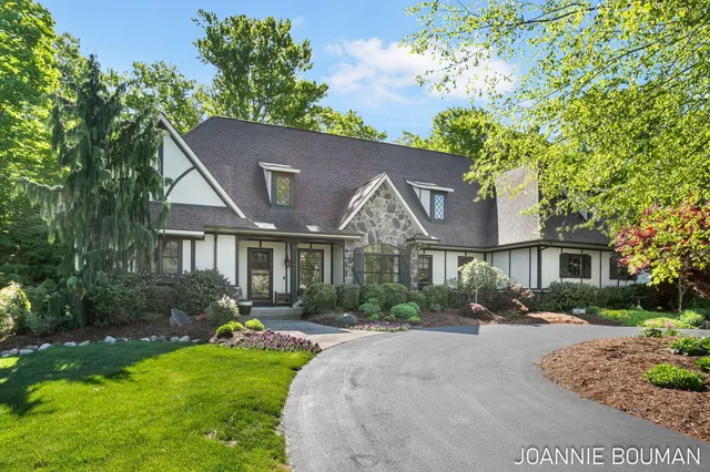 $929,900 | 15611 River Woods, West Olive, MI 49460