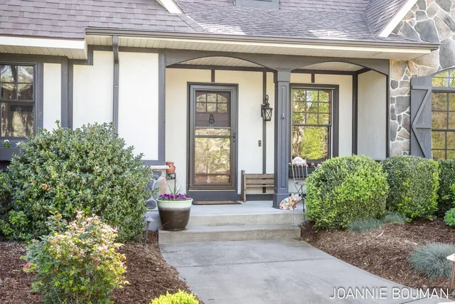 $929,900 | 15611 River Woods, West Olive, MI 49460