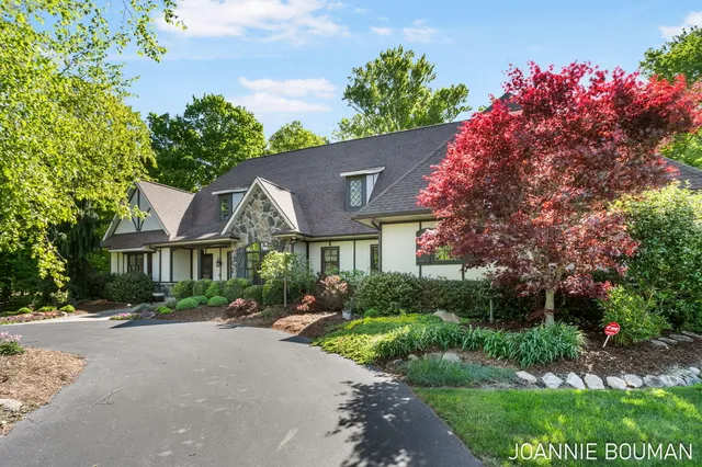 $929,900 | 15611 River Woods, West Olive, MI 49460