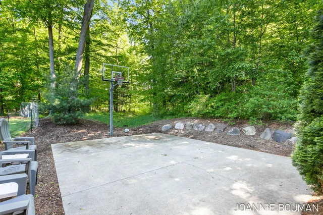 $929,900 | 15611 River Woods, West Olive, MI 49460