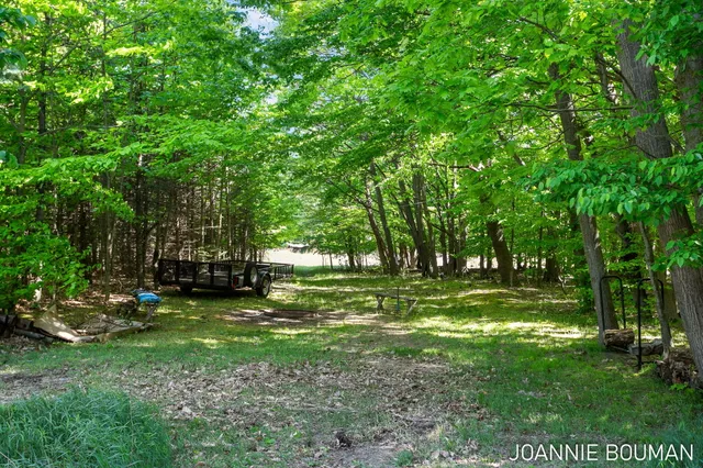 $929,900 | 15611 River Woods, West Olive, MI 49460