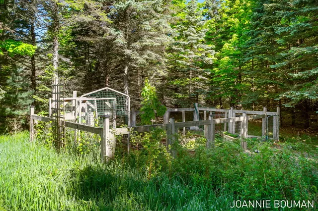 $929,900 | 15611 River Woods, West Olive, MI 49460