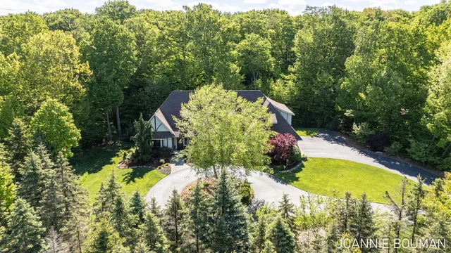 $929,900 | 15611 River Woods, West Olive, MI 49460