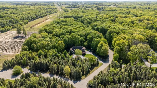 $929,900 | 15611 River Woods, West Olive, MI 49460