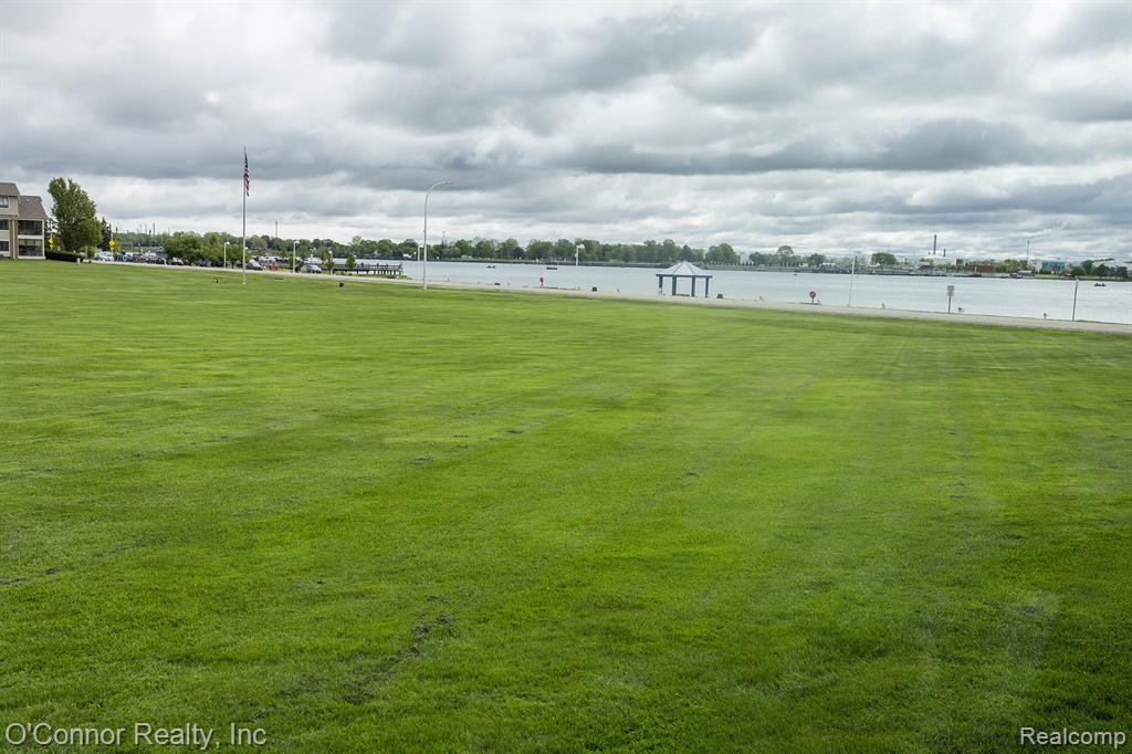 1660 River Road, Unit 53 Marysville, MI 48040 - Photo 4 of 31