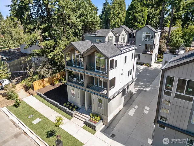 $619,950 | 10750 Interlake Avenue North, Seattle, WA 98133