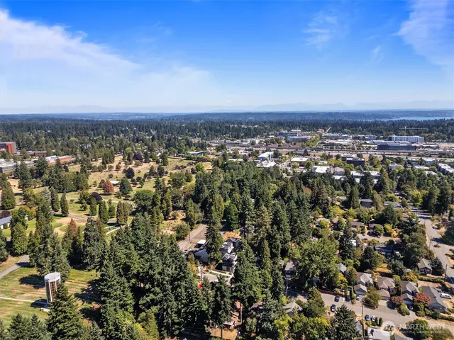 $619,950 | 10750 Interlake Avenue North, Seattle, WA 98133