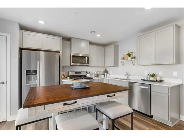 $2,600 | 5154 Stable View Drive, Woodbury, MN 55129