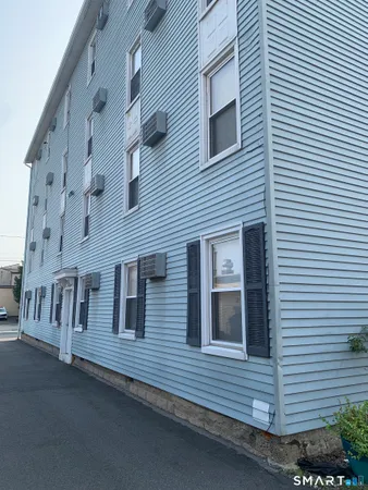 $1,275 | 13 Park Place, Unit C2, Naugatuck, CT 06770