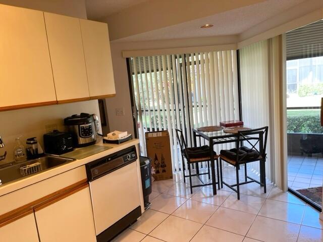 5520 Coach House Circle, Unit A Boca Raton, FL 33486 - Photo 27 of 101 Kitchen toward patio