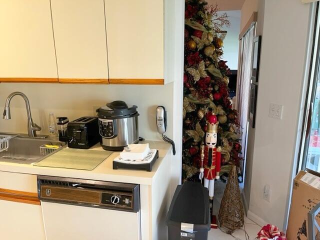 5520 Coach House Circle, Unit A Boca Raton, FL 33486 - Photo 30 of 101 Kitchen walk thru