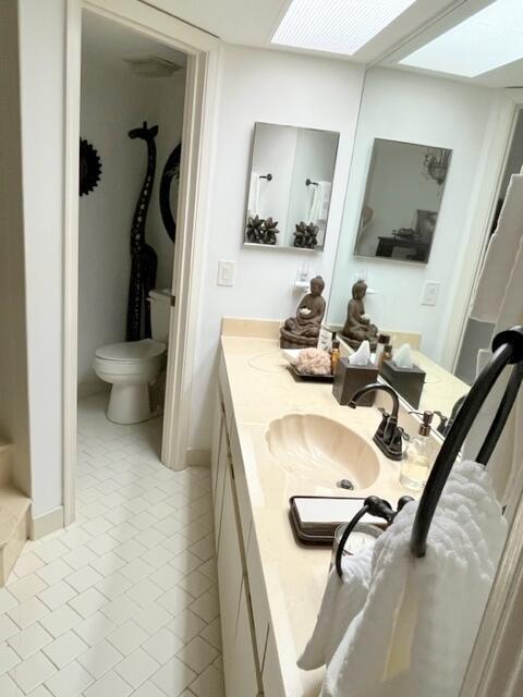 5520 Coach House Circle, Unit A Boca Raton, FL 33486 - Photo 40 of 101 Mstr Sink-wtr closet