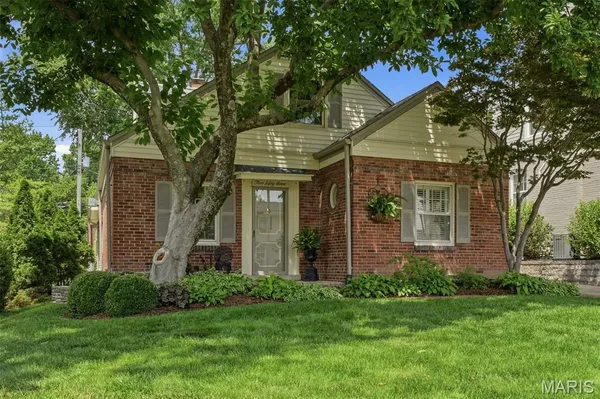 $474,900 | 253 Elm Avenue, Glendale, MO 63122