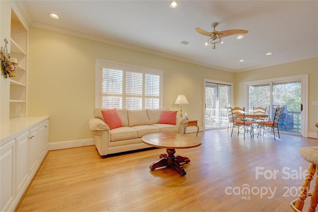 17 Commodore Point Road Lake Wylie, SC 29710 - Photo 9 of 48 Gallery Image 9