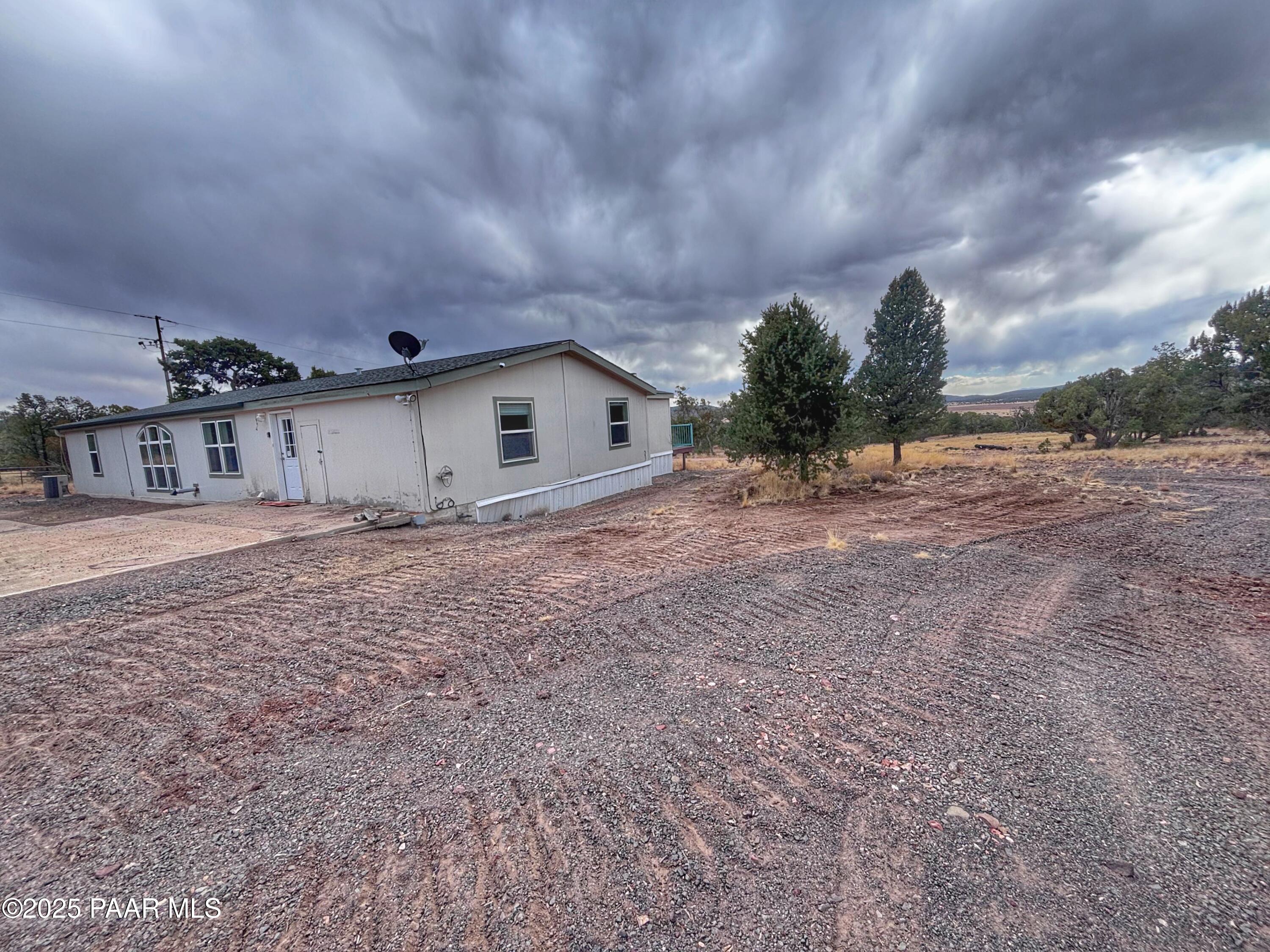 33015 Cowboy Clint Road Seligman, AZ 86337 - Photo 14 of 47 image_123650291 (12)