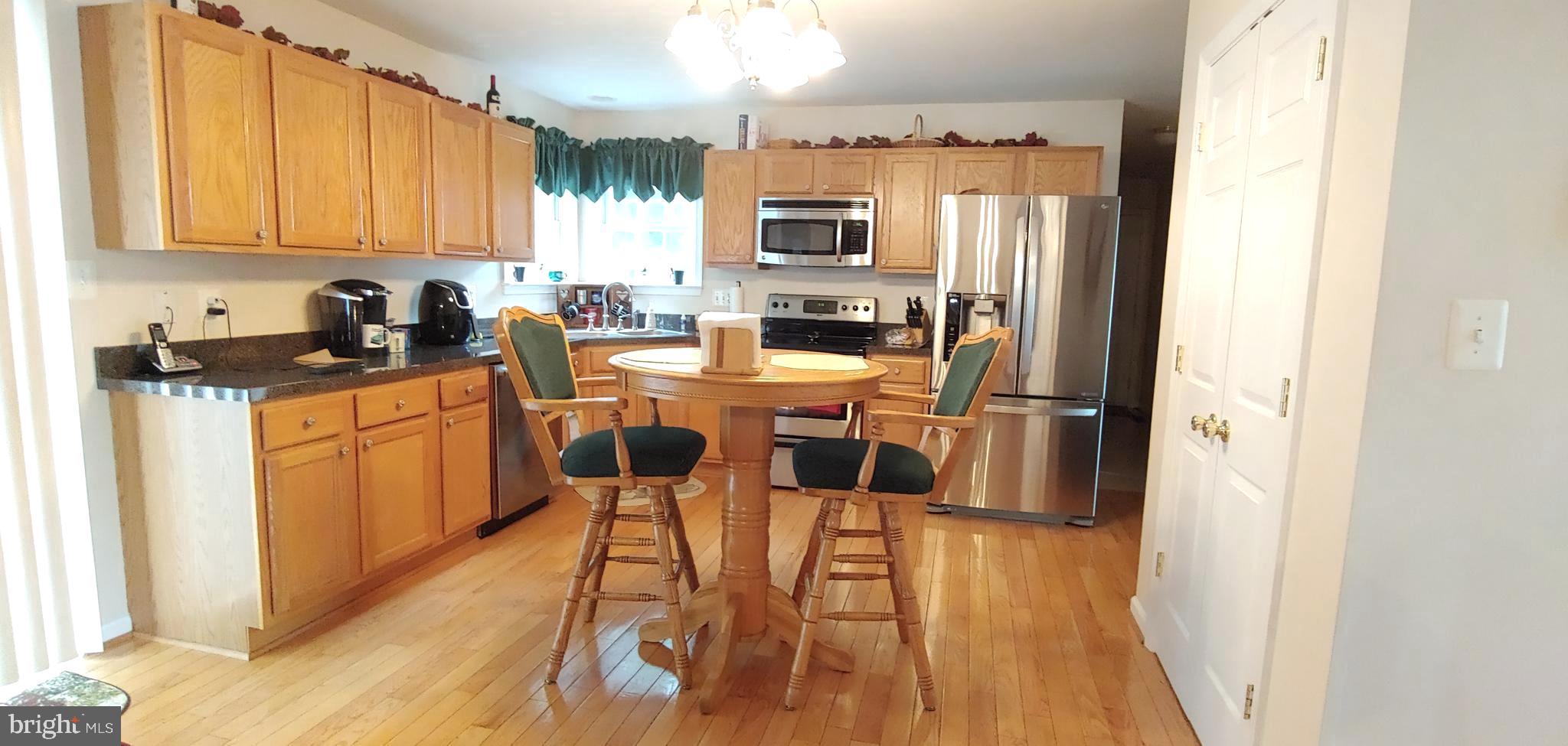 8089 Solley Road Pasadena, MD 21122 - Photo 3 of 26 Eat in kitchen
