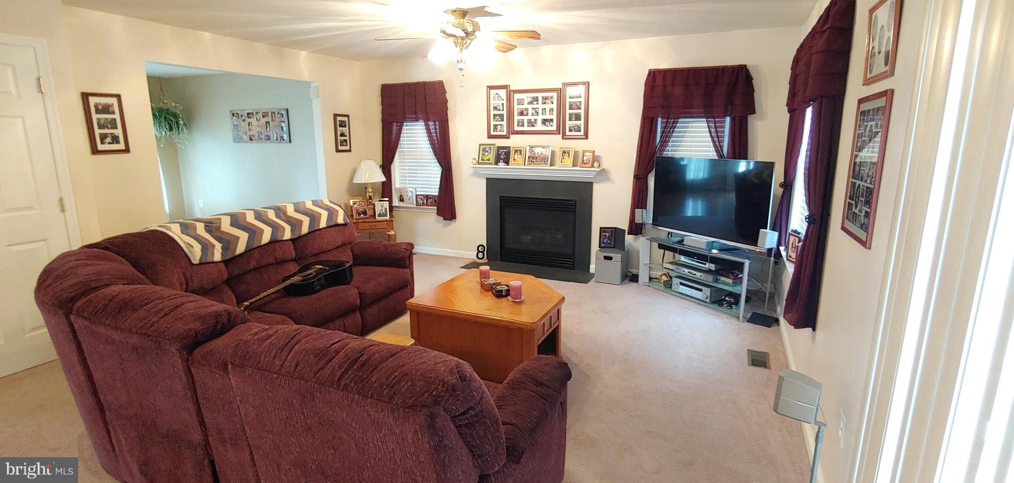 8089 Solley Road Pasadena, MD 21122 - Photo 4 of 26 Family Room