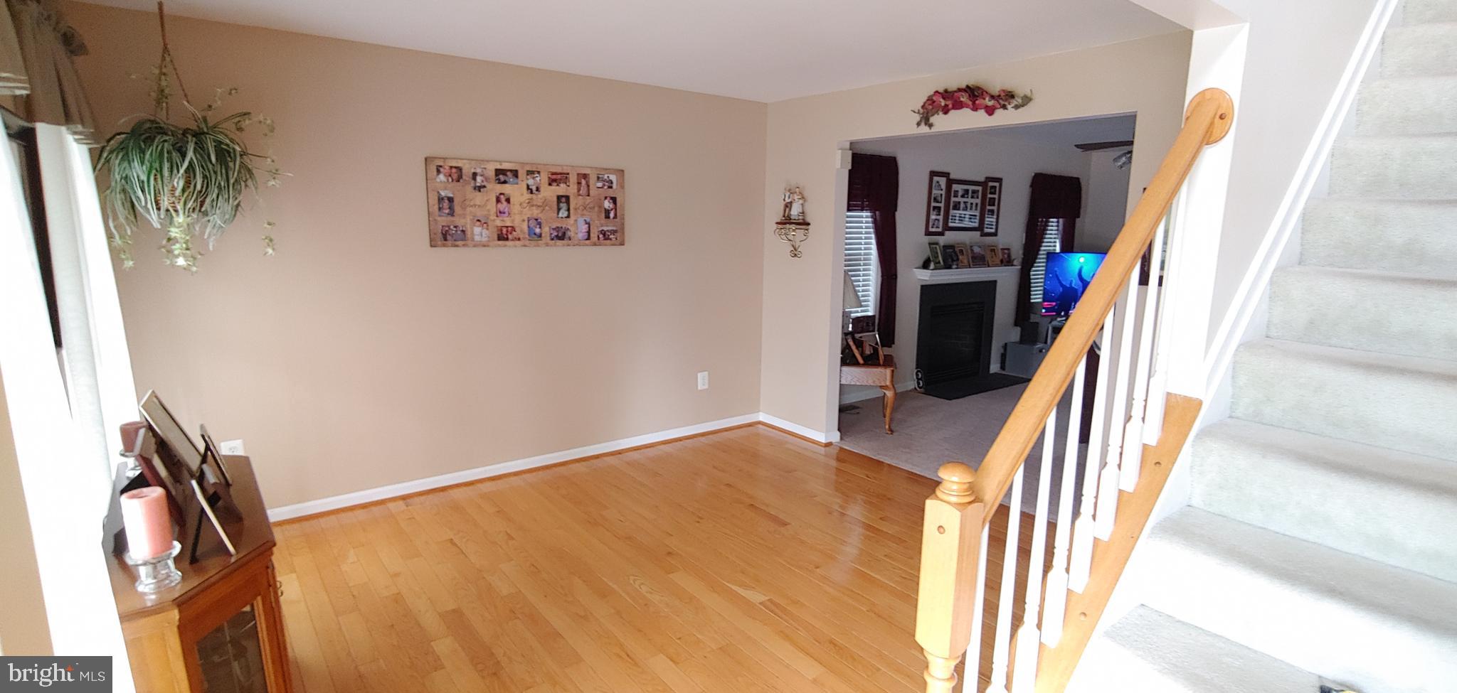 8089 Solley Road Pasadena, MD 21122 - Photo 7 of 26 Living Room