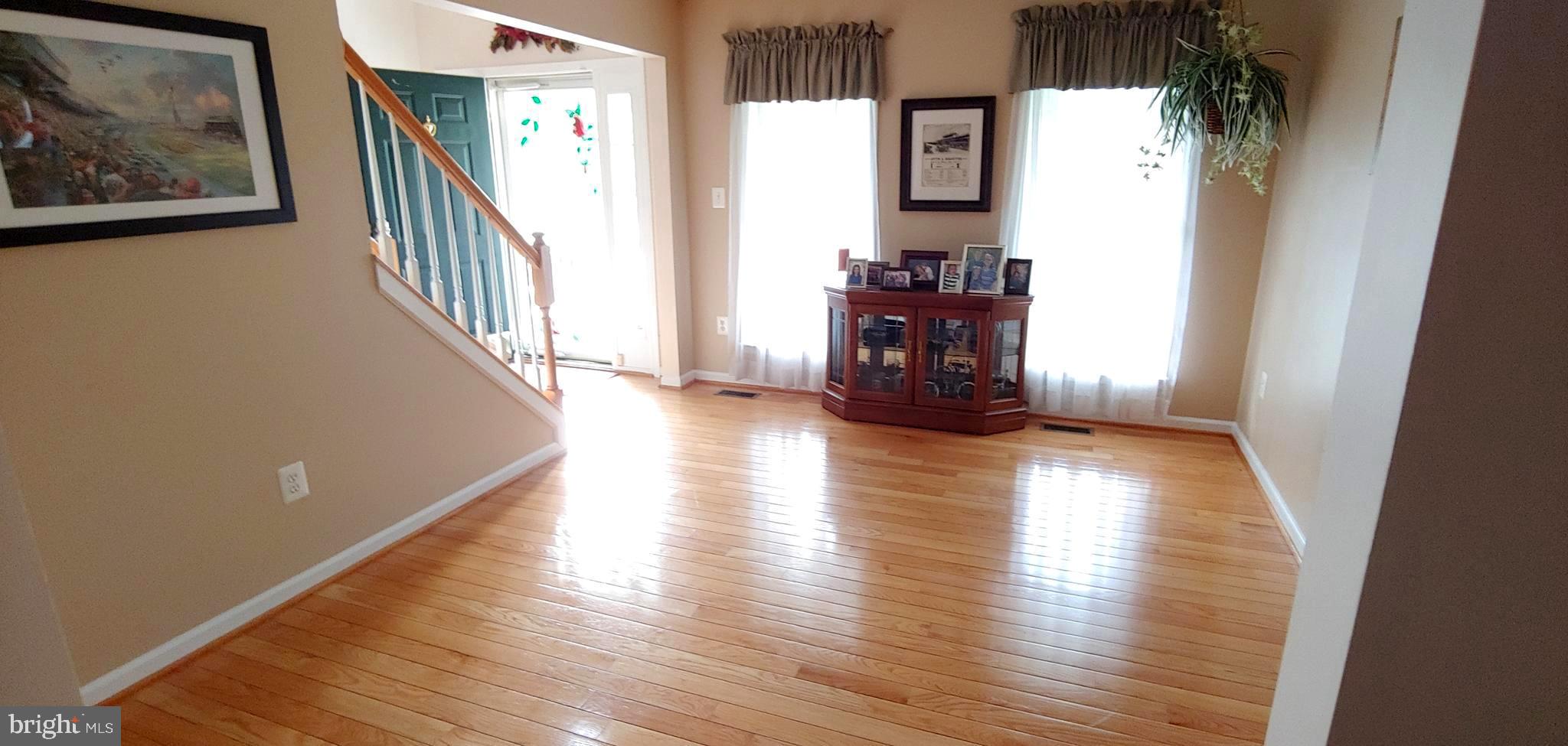 8089 Solley Road Pasadena, MD 21122 - Photo 8 of 26 Living Room