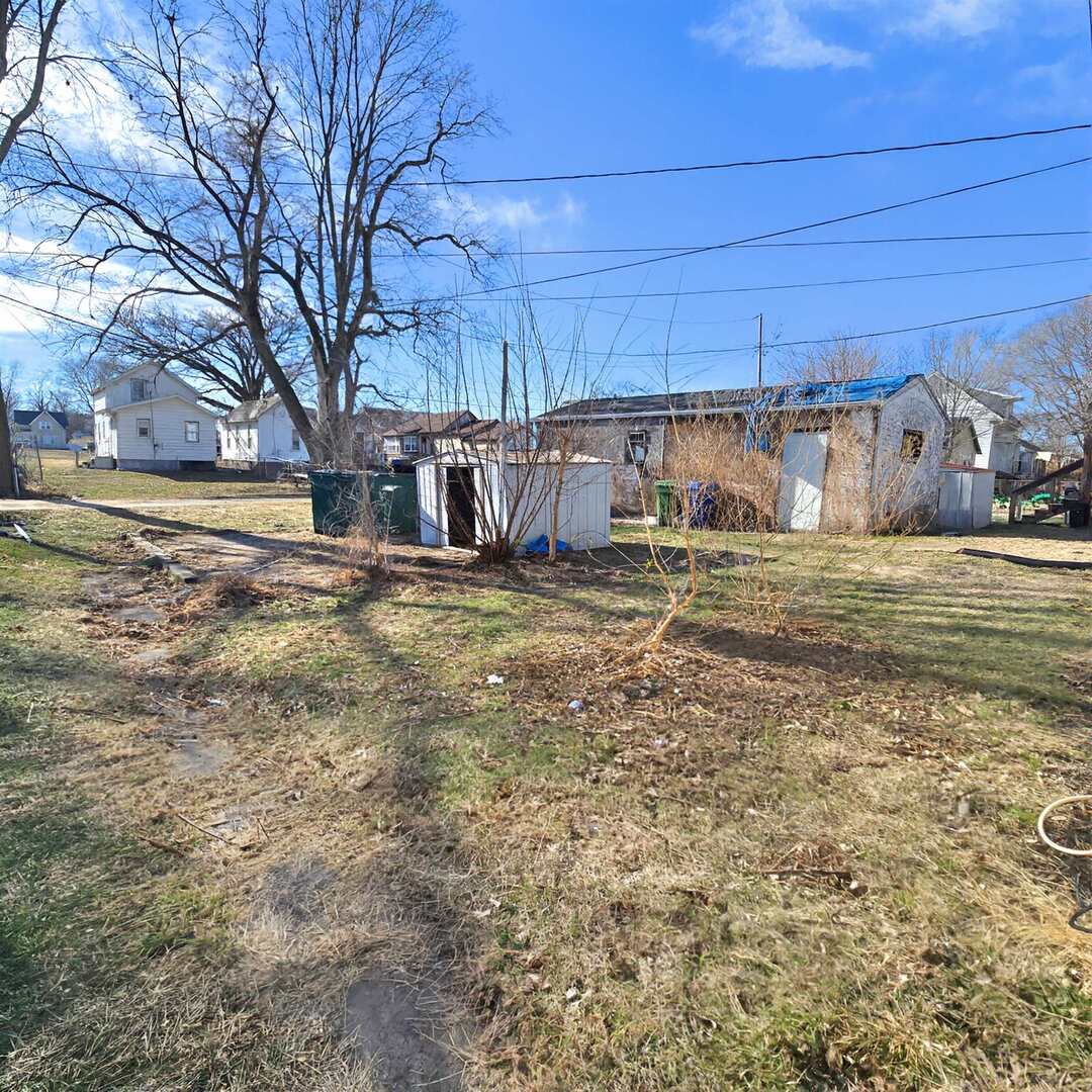 235 4th Avenue North Clinton, IA 52732 - Photo 11 of 11 a view of a backyard with wooden fence