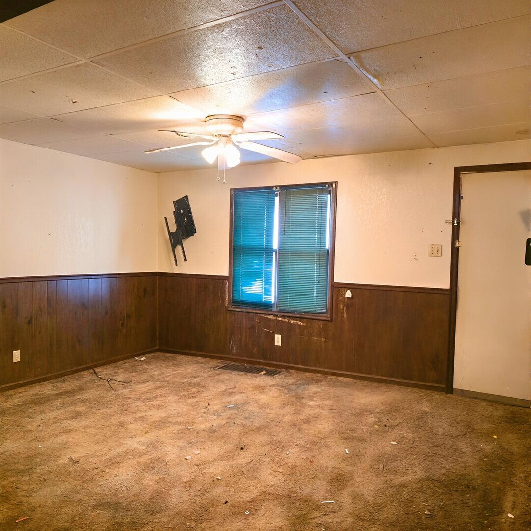 235 4th Avenue North Clinton, IA 52732 - Photo 3 of 11 a view of empty room