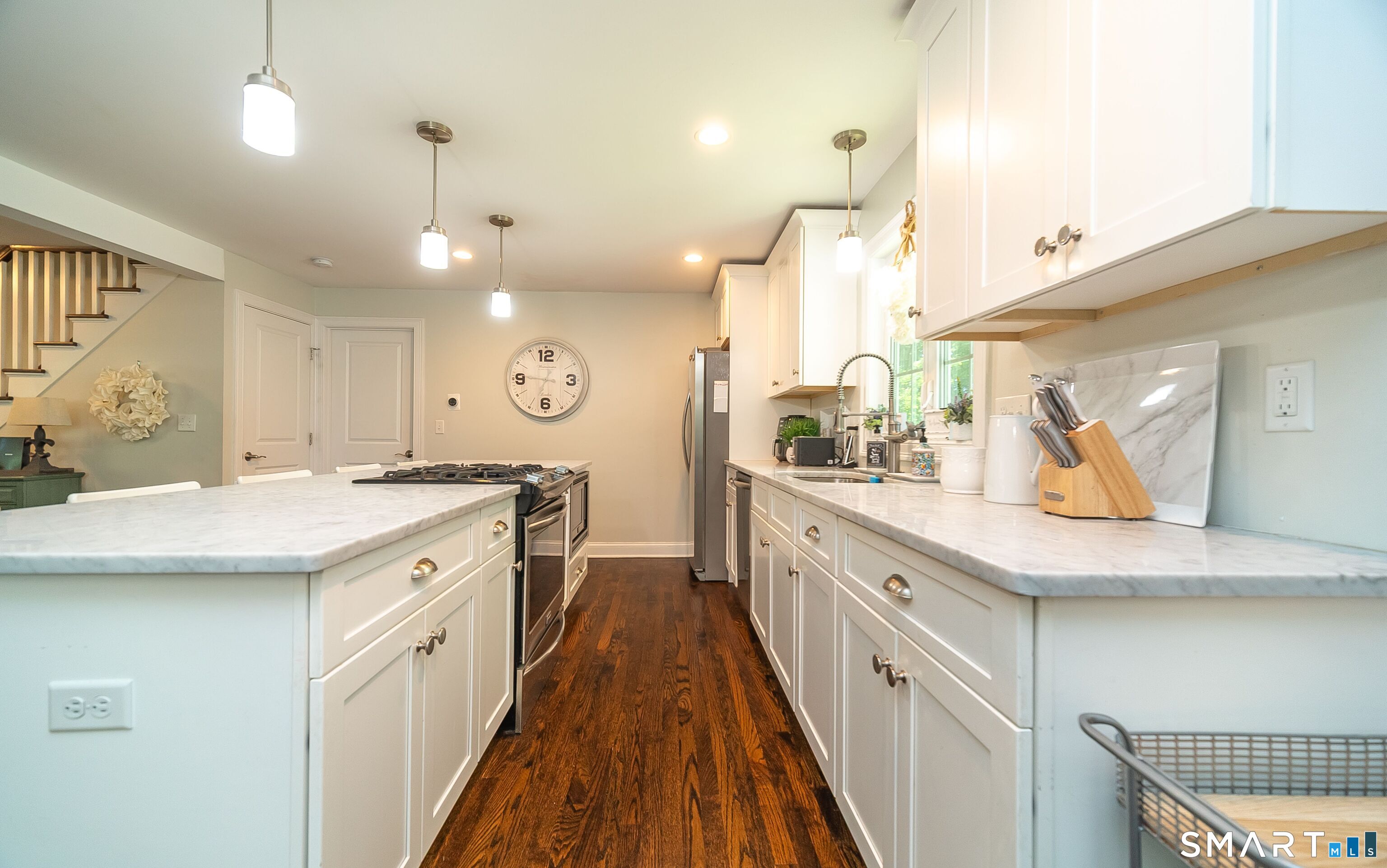 1364 Ridge Road North Haven, CT 06473 - Photo 4 of 40
