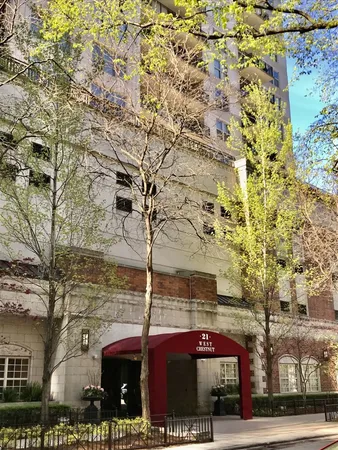 $2,300 | 21 West Chestnut Street, Unit 1708, Chicago, IL 60610