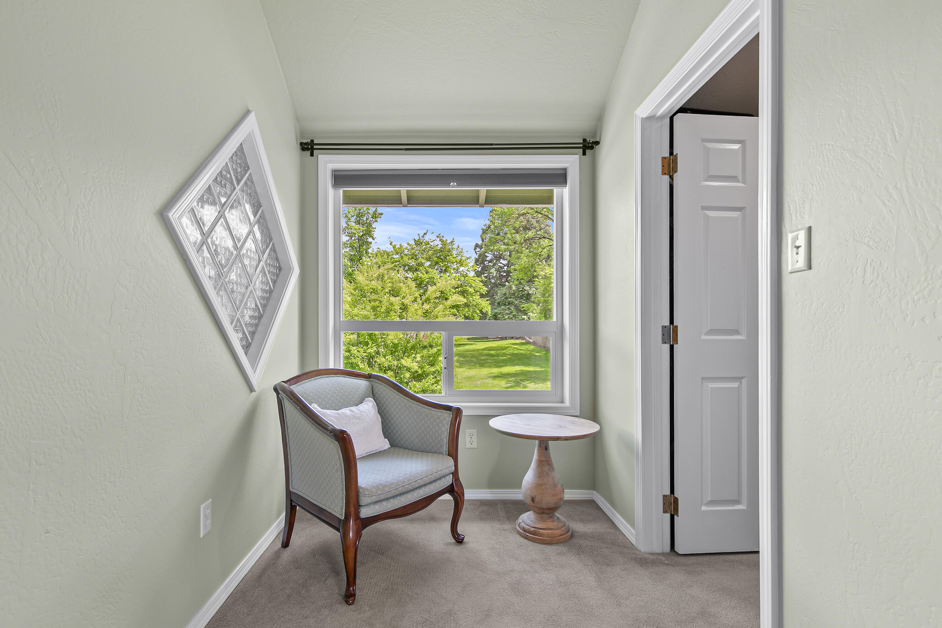 2338 Ridge Way Medford, OR 97504 - Photo 24 of 48 Reading nook with beautiful views.