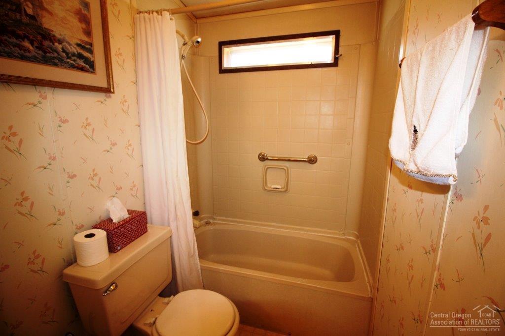19235 Kiowa Road Bend, OR 97702 - Photo 14 of 25 a bathroom with a toilet and shower