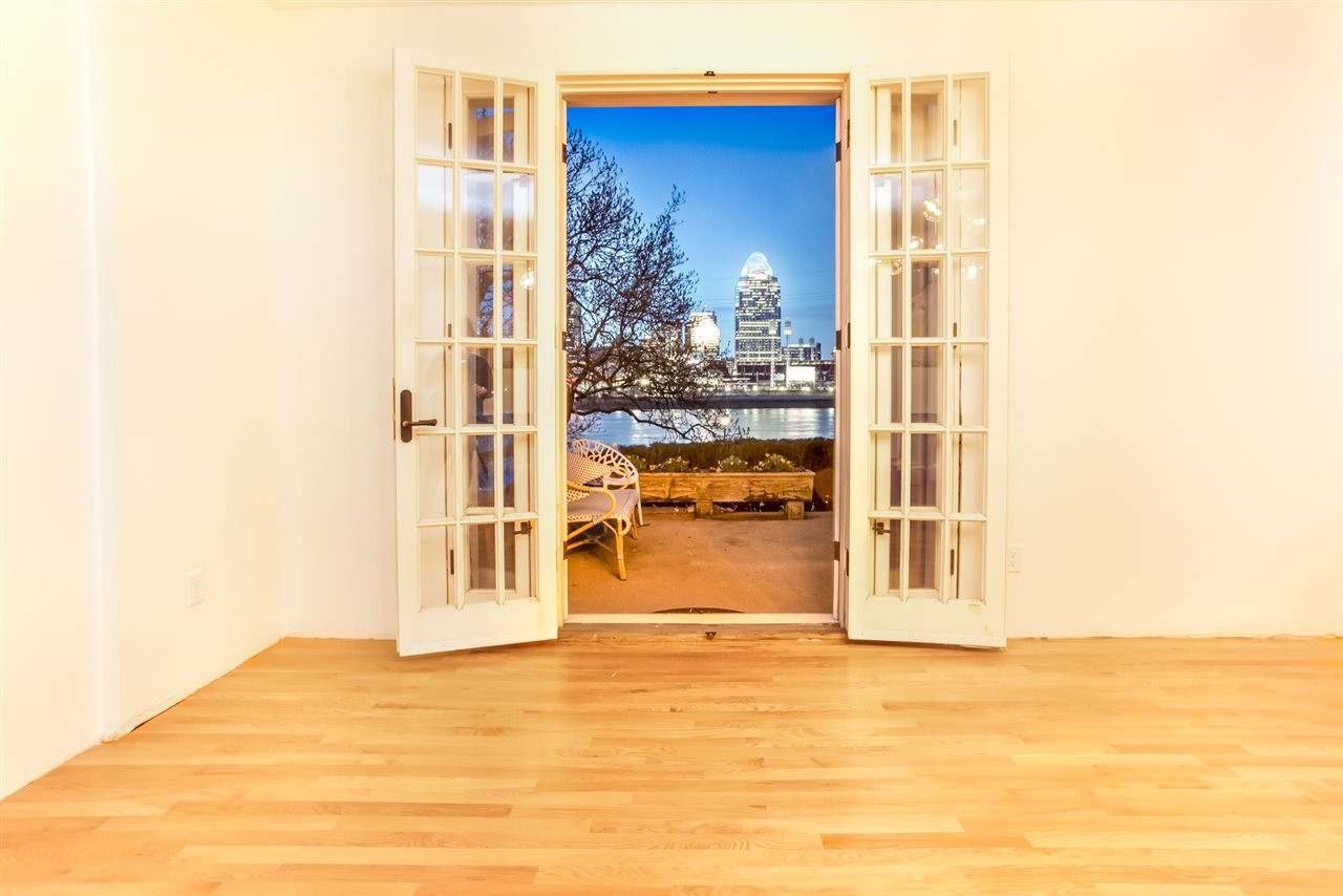 321 Riverside Drive Covington, KY 41011 - Photo 1 of 33 Gallery Image 1