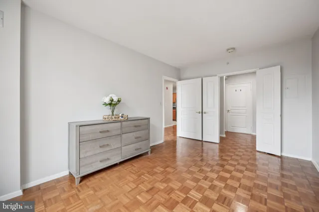 $349,000 | 7111 Woodmont Avenue, Unit 814, Bethesda, MD 20815