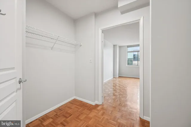 $349,000 | 7111 Woodmont Avenue, Unit 814, Bethesda, MD 20815