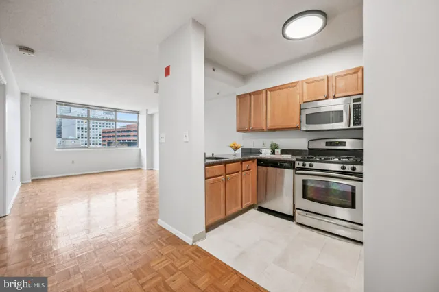 $349,000 | 7111 Woodmont Avenue, Unit 814, Bethesda, MD 20815