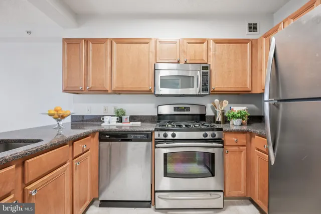 $349,000 | 7111 Woodmont Avenue, Unit 814, Bethesda, MD 20815
