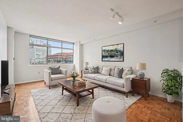 $349,000 | 7111 Woodmont Avenue, Unit 814, Bethesda, MD 20815