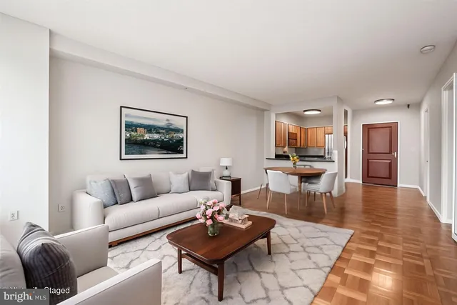 $349,000 | 7111 Woodmont Avenue, Unit 814, Bethesda, MD 20815