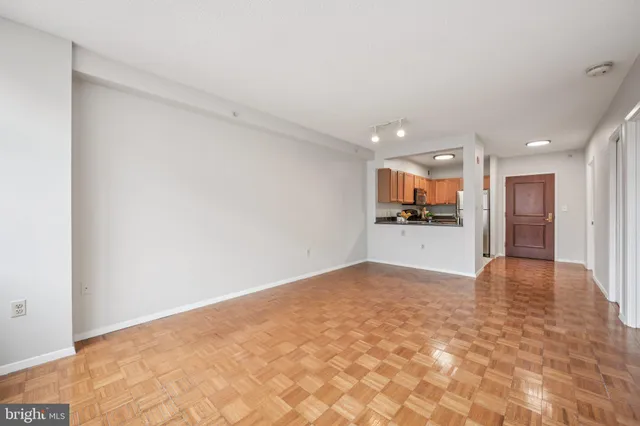 $349,000 | 7111 Woodmont Avenue, Unit 814, Bethesda, MD 20815