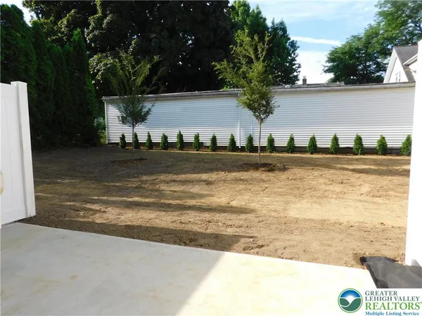 $2,300 | 326 East Frankford Street, Bethlehem, PA 18018